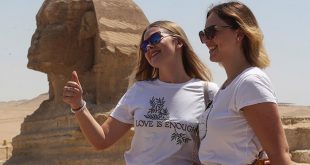 11 صورة تكشف العودة القوية للسياحة بمنطقة الأهرامات
