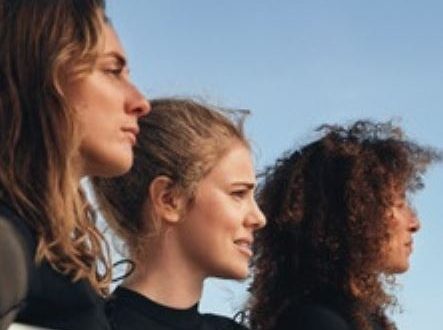 إتش آند إم تتعاون مع Women و Waves فى تصميم ملابس السباحة