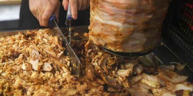 الصحة تكشف وفاة ثانية وإصابة 800 شخص بالتسمم .. تناولوا شاورما بمطعم أردني