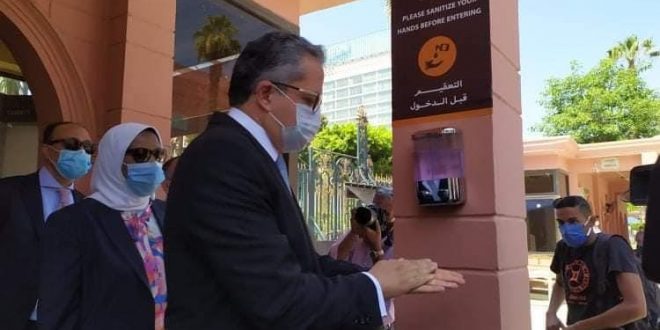 العناني يتجول فى المتحف المصري ويعلن إفتتاح أهرامات الجيزة أمام الجمهور