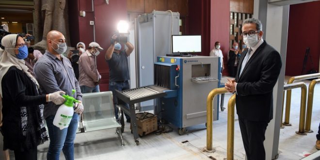 العناني .. إعادة فتح المتاحف يبعث رسالة للعالم باستعداد مصر لاستقبال السياحة