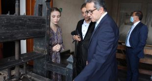 العناني يزور متحف تاريخ بيلاروسيا ومهمة رسمية تمنع لقائه بوزير الثقافة