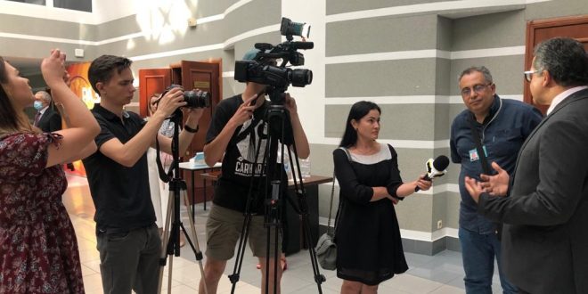 العناني يكشف لوسائل الإعلام حوافز مصر للسياح الأوكران فى ختام زيارته لكييف