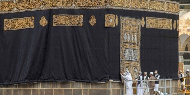 المسجد الحرام .. استبدال كسوة الكعبة المشرفة الخميس القادم