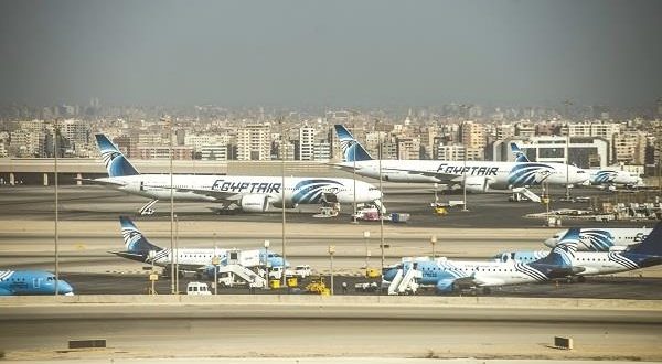 المطارات المصرية تستقبل 6 رحلات من الكويت تقل 870 عاملا من العالقين