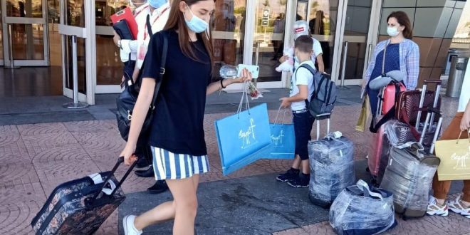 بداية مبشرة لعودة حركة السياحة الوافدة لشرم الشيخ والغردقة .. بالصور