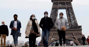 برج إيفل يسمح للزوار بالاستمتاع بتناول المشروبات والرقص في الشرفة الصيفية