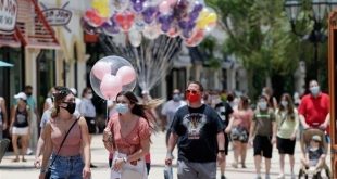 طوابير بالمئات أمام ديزني لاند كاليفورنيا رغم إغلاق الملاهى