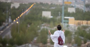 حجاج بيت الله الحرام يؤدون طواف الإفاضة .. حصوات رمي الجمرات معقمة