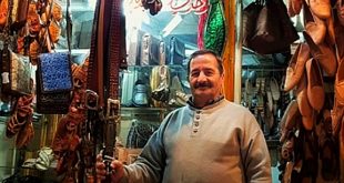 سوري أصم يتحدث عدة لغات حية .. تعلمها من حركة الشفاة فقط