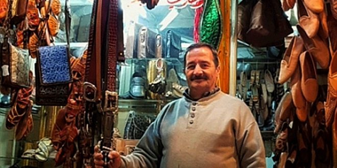 سوري أصم يتحدث عدة لغات حية .. تعلمها من حركة الشفاة فقط