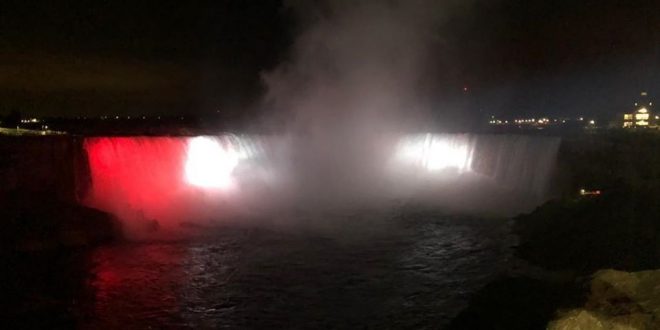 إضاءة شلالات نياجرا الكندية بألوان العلم المصري بمناسبة الاحتفال بثورة ٢٣ يوليو