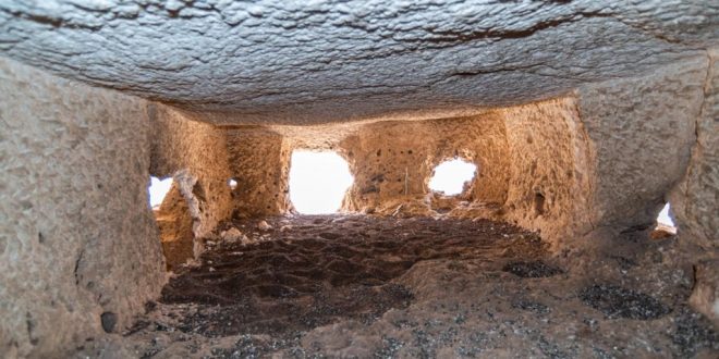 كشف آثري جديد بمنطقة الهضبة الصحراوية غرب أبیدوس