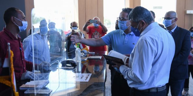 أمين عام السياحة العالمية منبهر بتمثال الأميرة ميريت أمون ويلتقى مستثمرين