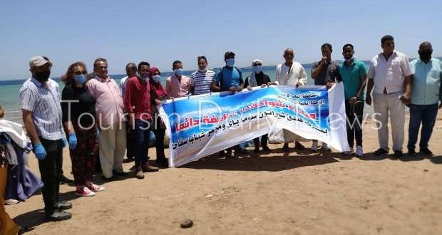 رفع 1.5 طن مخلفات من شواطئ سفاجا بمشاركة مركز شباب المدينة والفنادق 