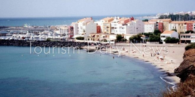 كورونا يضرب أشهر منتجع للعراة فى فرنسا