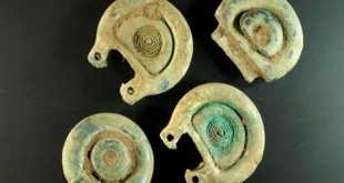 أحد الهواة يكتشف كنز عمره 3 آلاف سنة فى استكلندا