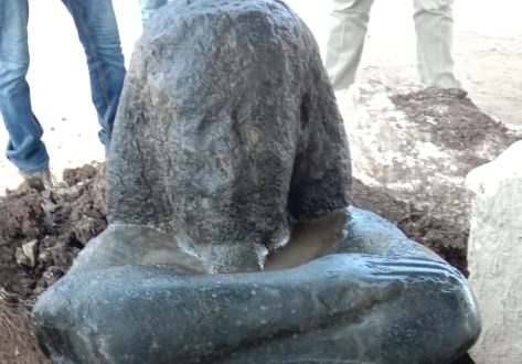 الآثار تكشف تفاصيل العثور على تمثال لأحد كهنة الإله حتحور بمنطقة ميت رهينة