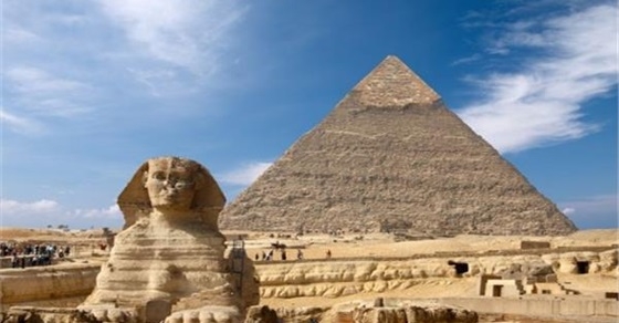 الأمين العام لمنظمة السياحة العالمية يزور الاهرامات والمتحف المصري الكبير