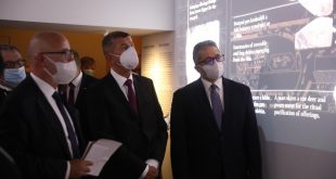 العناني ورئيس الوزراء ووزير الثقافة التشيكي يفتتحون معرض ملوك الشمس ببراغ