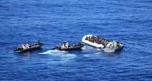 بريطانيا تدرس منع قوارب المهاجرين في القنال الإنجليزية