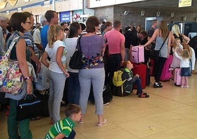 بولندا تعيد رحلات الطيران لمصر وتضع 44 دولة بالقائمة السوداء بينها 6 عربية