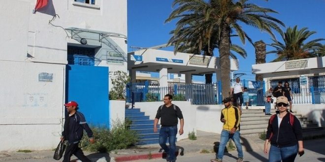 تونس تفرض الحظر على بلدتين حتى 27 أغسطس وخسائر فادحة في القطاع السياحي