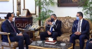 مدبولي خلال استقباله أمين منظمة السياحة العالمية بحضور العنانى