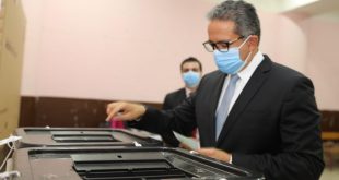 وزير السياحة والآثار يدلي بصوته في انتخابات مجلس الشيوخ