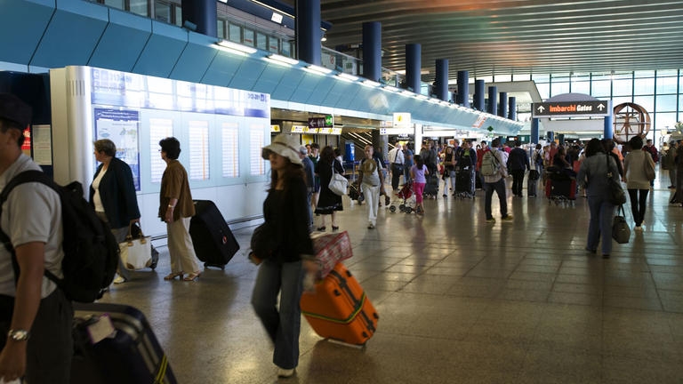 مطار روما فيوميتشينو يحصل على جائزة سكاي تراكس للكشف عن كورونا في ثانيتين