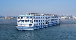 الفنادق العائمة