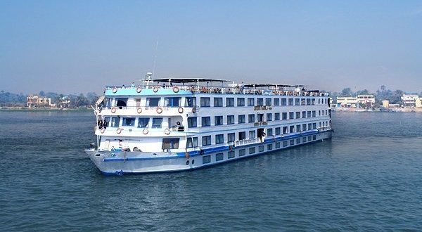 الفنادق العائمة