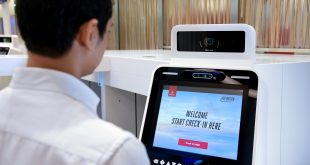 طيران الإمارات توفر أكشاكاً لإنهاء إجراءات السفر ذاتياً بمطار دبى