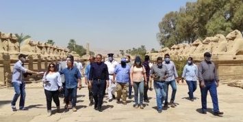 العنانى يتفقد ترميم 29 كبشا بالأقصر ويزور معابد الكرنك لتنشيط حركة السياحة