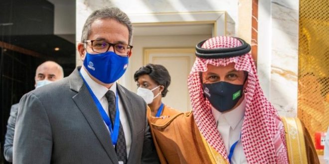 العناني يبحث مع الخطيب دفع الحركة السياحية بين مصر والسعودية1