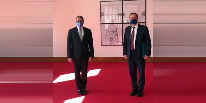 العناني يتسلم 5 قطع أثرية مسروقة أعادتها الحكومة الألمانية لمصر