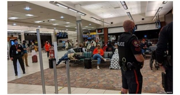 شركة طيران تلغى سفر طفلة عمرها 19 شهراً رفضت إرتداء الكمامة وبكت