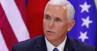 طائرة نائب الرئيس الأميركي تصطدم بطائر أثناء إقلاعها وتعود إلى مانشستر