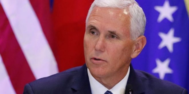 طائرة نائب الرئيس الأميركي تصطدم بطائر أثناء إقلاعها وتعود إلى مانشستر