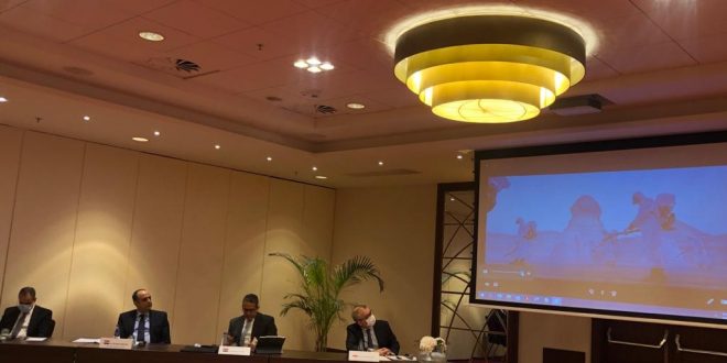 منظمو الرحلات البولنديين يسألون العناني عن قرار مصر بفرض تحليل PCR4