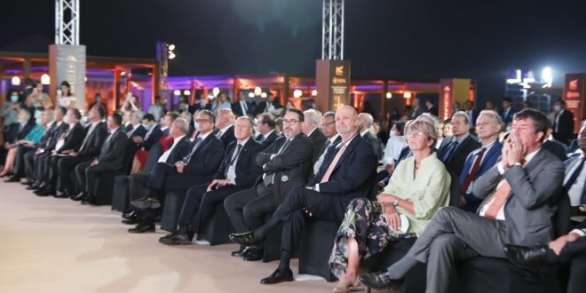 ساويرس يفتتح أول مطاعمه البيئية فى الأهرامات بحضور وزير السياحة و50 سفيراً