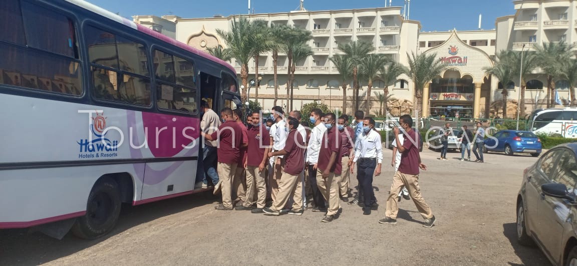 أتوبيسات سياحية مكيفة لنقل الناخبين للجان التصويت بالبحر الأحمر والأقصر 3