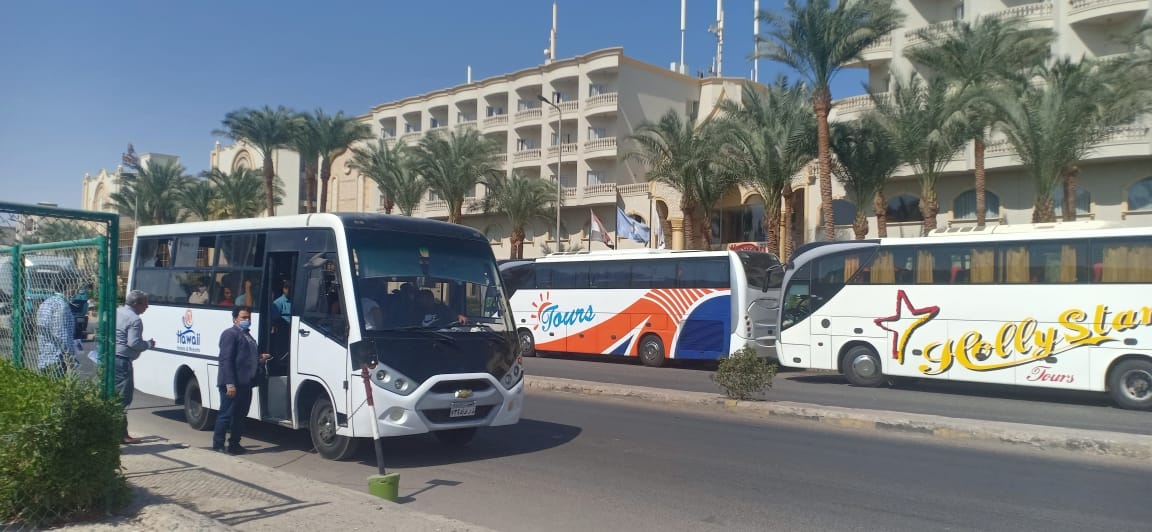 أتوبيسات سياحية مكيفة لنقل الناخبين للجان التصويت بالبحر الأحمر والأقصر 4