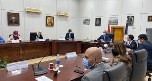 العناني يجتمع بالشركة المنفذة لأنظمة الاتصالات بالمتحف المصري الكبير