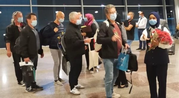 الغردقة ومرسى علم تستقبلان 3 رحلات سياحية من سويسرا وفرنسا والتشيك