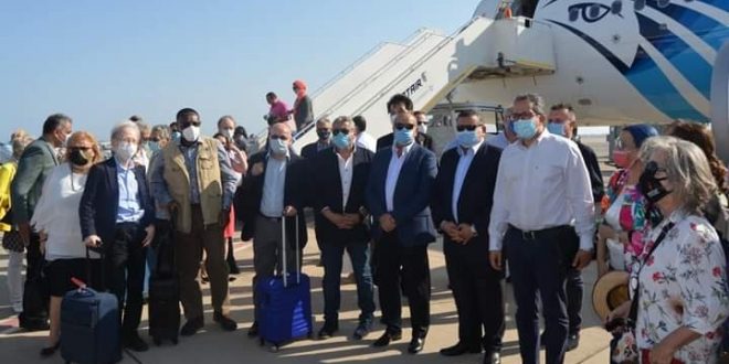تحت شعار مش حنبطل نسافر .. حملة ترويجية لعملاء CIB بالتعاون مع مصر للطيران1