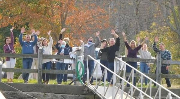 فى زمن كورونا.. حفل زفاف يجمع مدعوين من بلدين دون سفر!