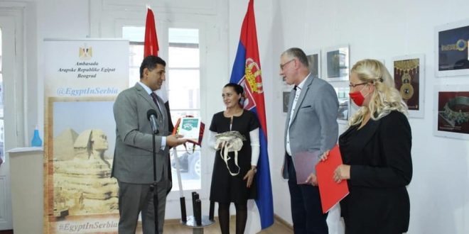 سفير مصر ببلجراد يفتتح معرض امتداد الفن المصري عبر العصور بمتحف بيلا سركفا2