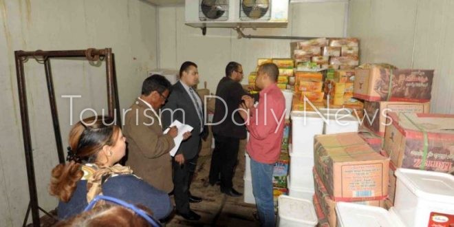 ضبط 920 كرتونة شيبسي وكميات من السلع الأساسية والتموينية منتهية الصلاحية