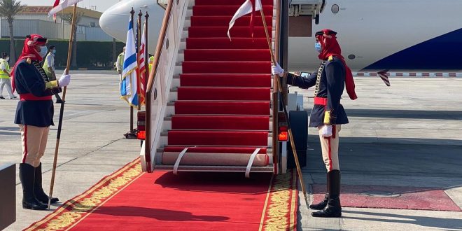 طائرة إسرائيلية تخترق الأجواء السعودية وتهبط فى البحرين .. ننشر صور الوصول4